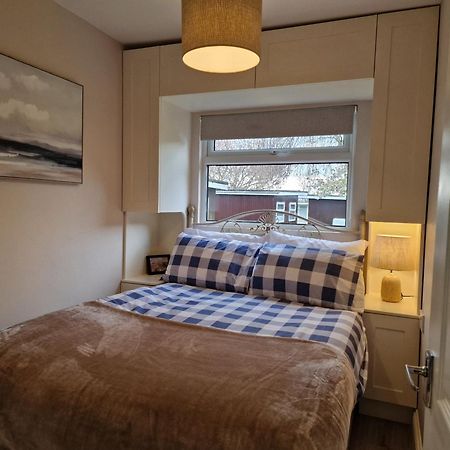 28 Broadside Holiday Chalet Near Broads & Beaches สตาแลม ภายนอก รูปภาพ